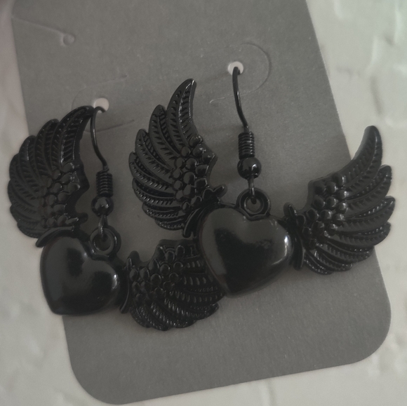 🆕 Handmade Black Heart with Angel Wings Earrings Set (2/$15) 🖤🪽 - Picture 2 of 3